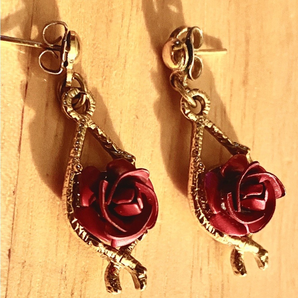 Elegant vintage Gold and Red Rose Earrings